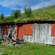 Alpine hut Gullsteinsetra on the way down from Jurtinden